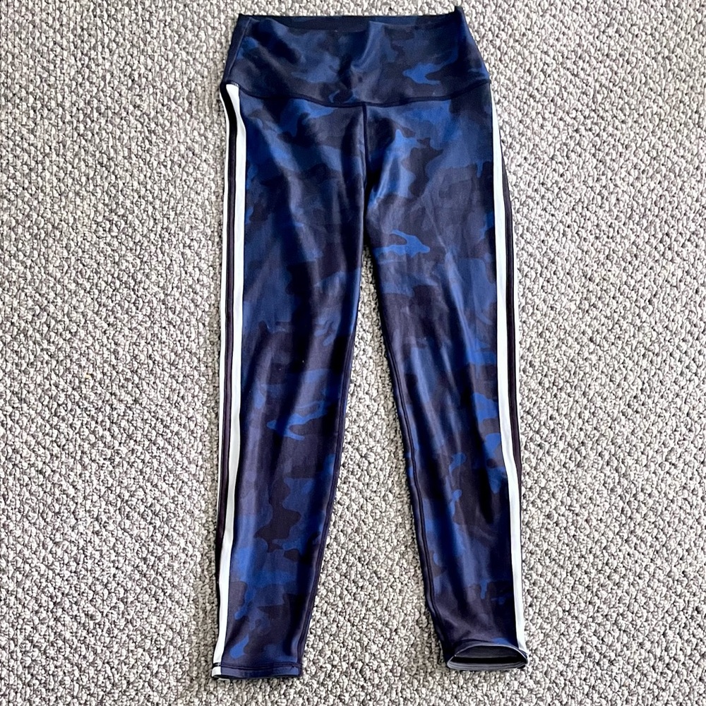 WITH Wear It To Heart Blue Camo Cropped Activewear Yoga Leggings Size Large